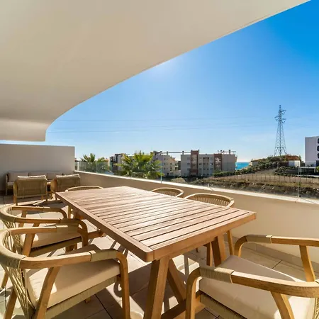 The West Breeze 2bedroom Poolview Terrace, Higueron West, 아파트