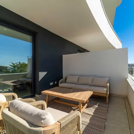 아파트 The West Breeze 2bedroom Poolview Terrace, Higueron West, 푸엔히롤라
