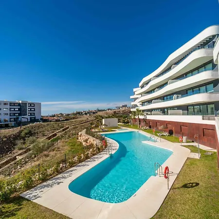 아파트 The West Breeze 2bedroom Poolview Terrace, Higueron West, *