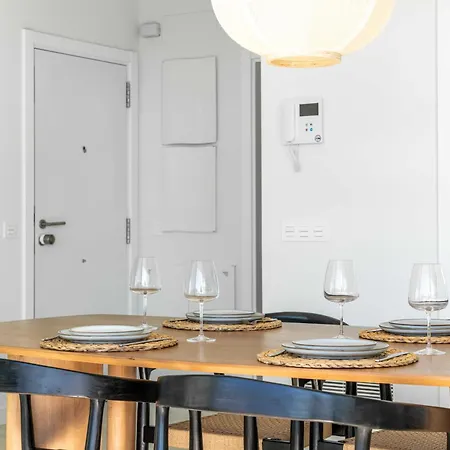 The West Breeze 2bedroom Poolview Terrace, Higueron West, 푸엔히롤라