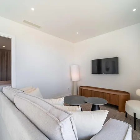 아파트 The West Breeze 2bedroom Poolview Terrace, Higueron West, 푸엔히롤라