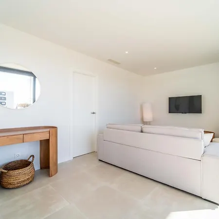 アパート The West Breeze 2bedroom Poolview Terrace, Higueron West, *
