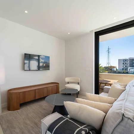 아파트 The West Breeze 2bedroom Poolview Terrace, Higueron West, *