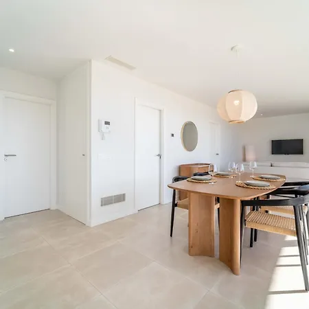 The West Breeze 2bedroom Poolview Terrace, Higueron West, アパート フエンヒロラ