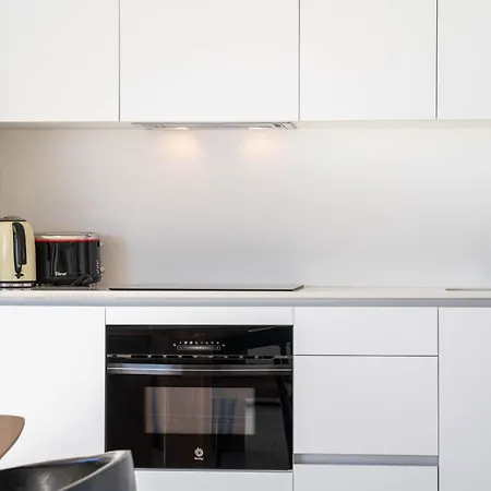 The West Breeze 2bedroom Poolview Terrace, Higueron West, * 푸엔히롤라