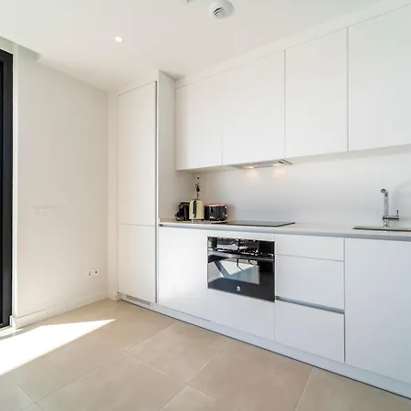아파트 The West Breeze 2bedroom Poolview Terrace, Higueron West, *