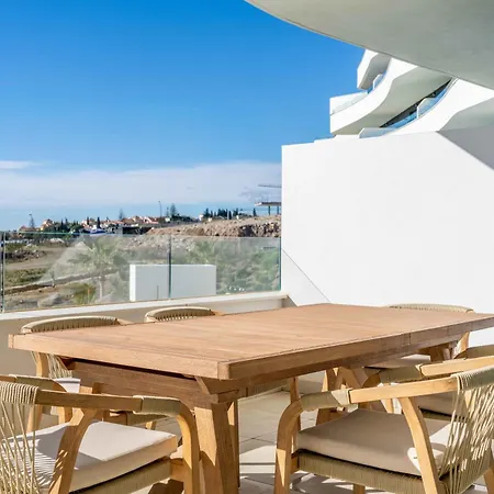아파트 The West Breeze 2bedroom Poolview Terrace, Higueron West, 푸엔히롤라