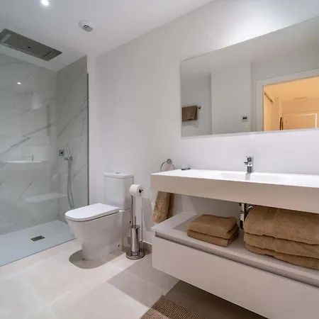 The West Breeze 2bedroom Poolview Terrace, Higueron West,
